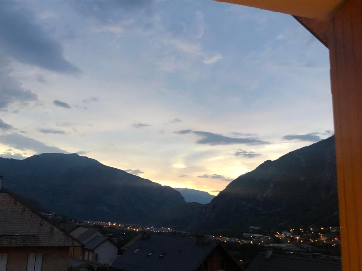 Appartement calme à 5 min de St Jean de Maurienne Montricher-Albanne Buitenkant foto